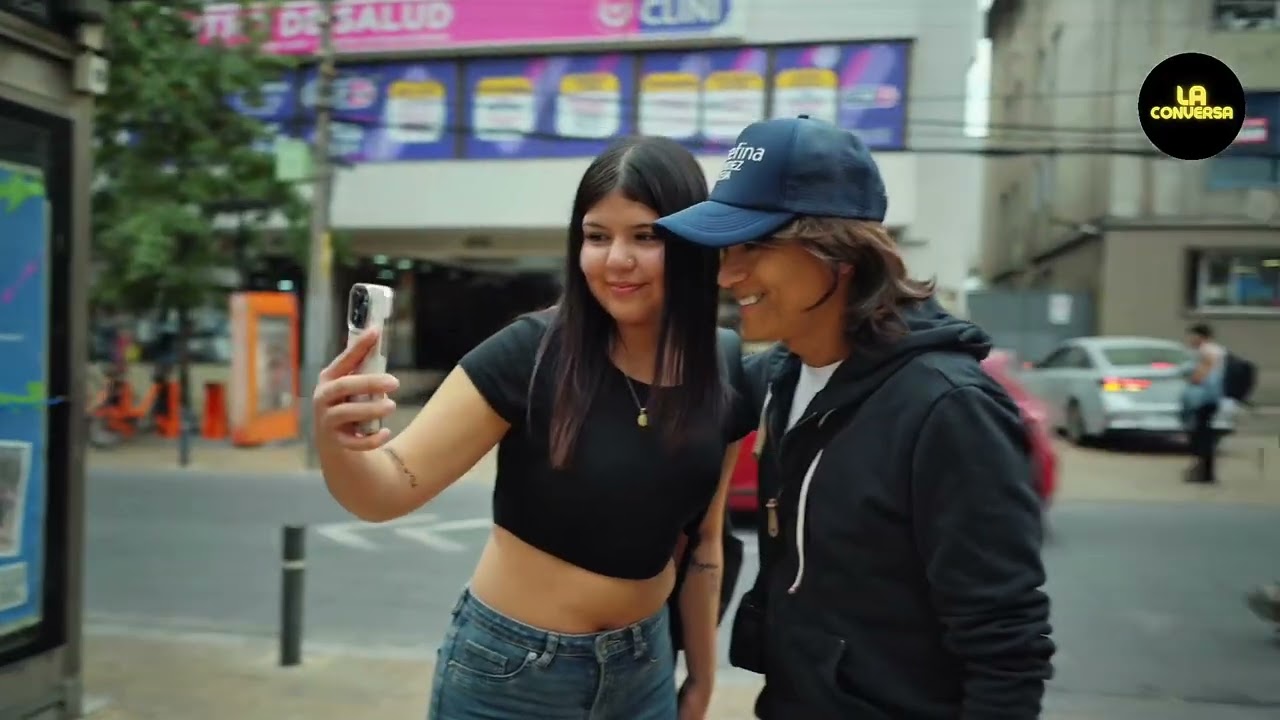 Américo disfrazado en Providencia, previo a su Movistar Arena 2 de Mayo🇨🇱