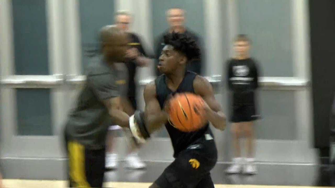 Harding, Thelwell compete for Iowa point guard duties