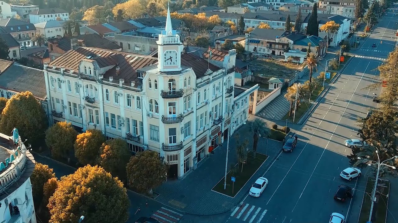 Архитектурные тайны Сухума. Здание администрации города Сухум (горсовет).