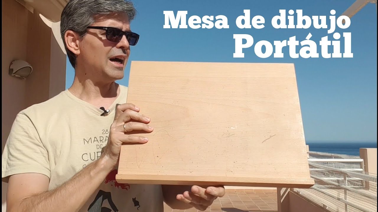 Caballete o Mesa de dibujo portátil.