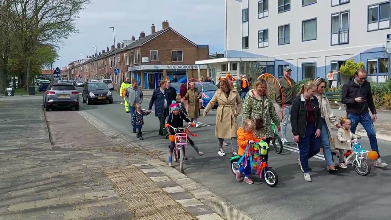 2022 koningsdag optocht in Oud Den Helder