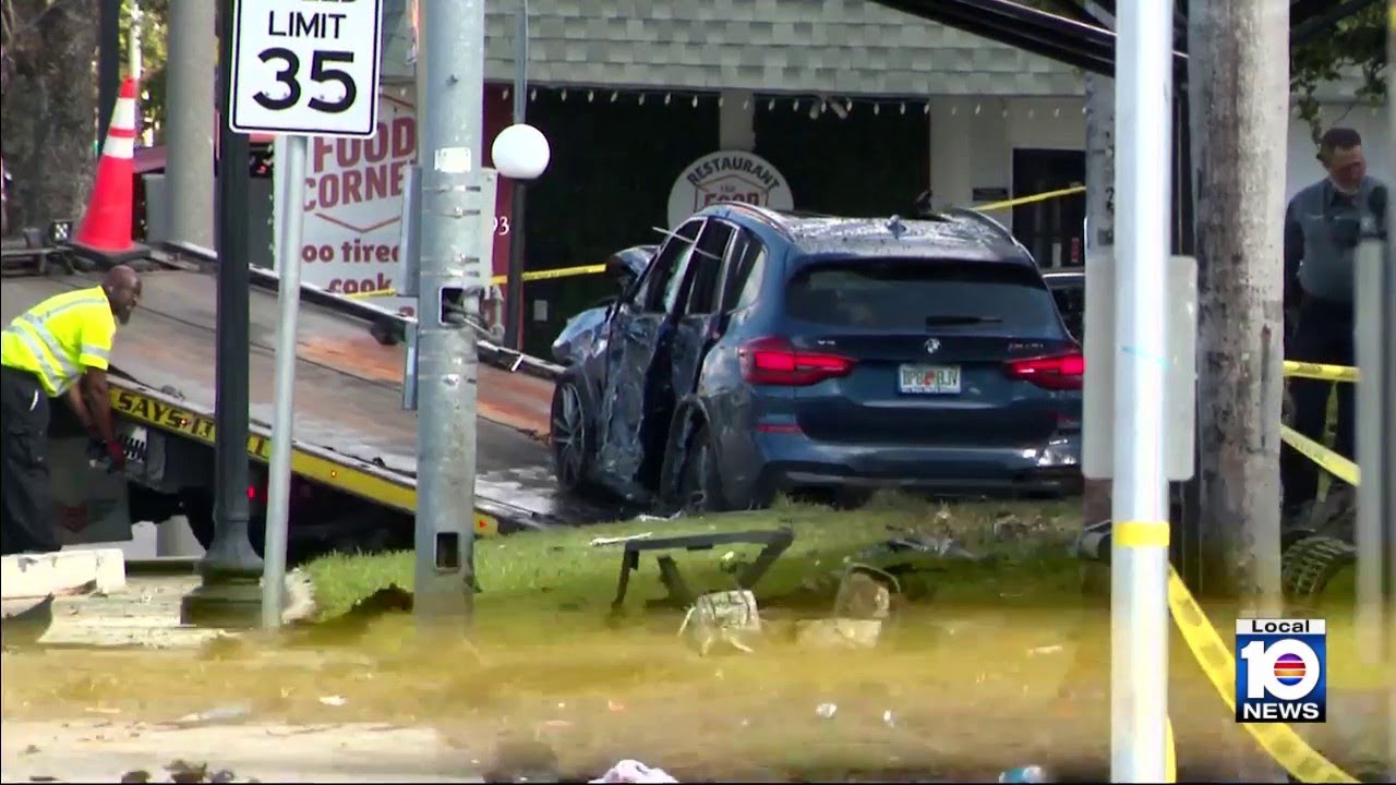 2 hospitalized after SUV crashes into bus bench in Hollywood