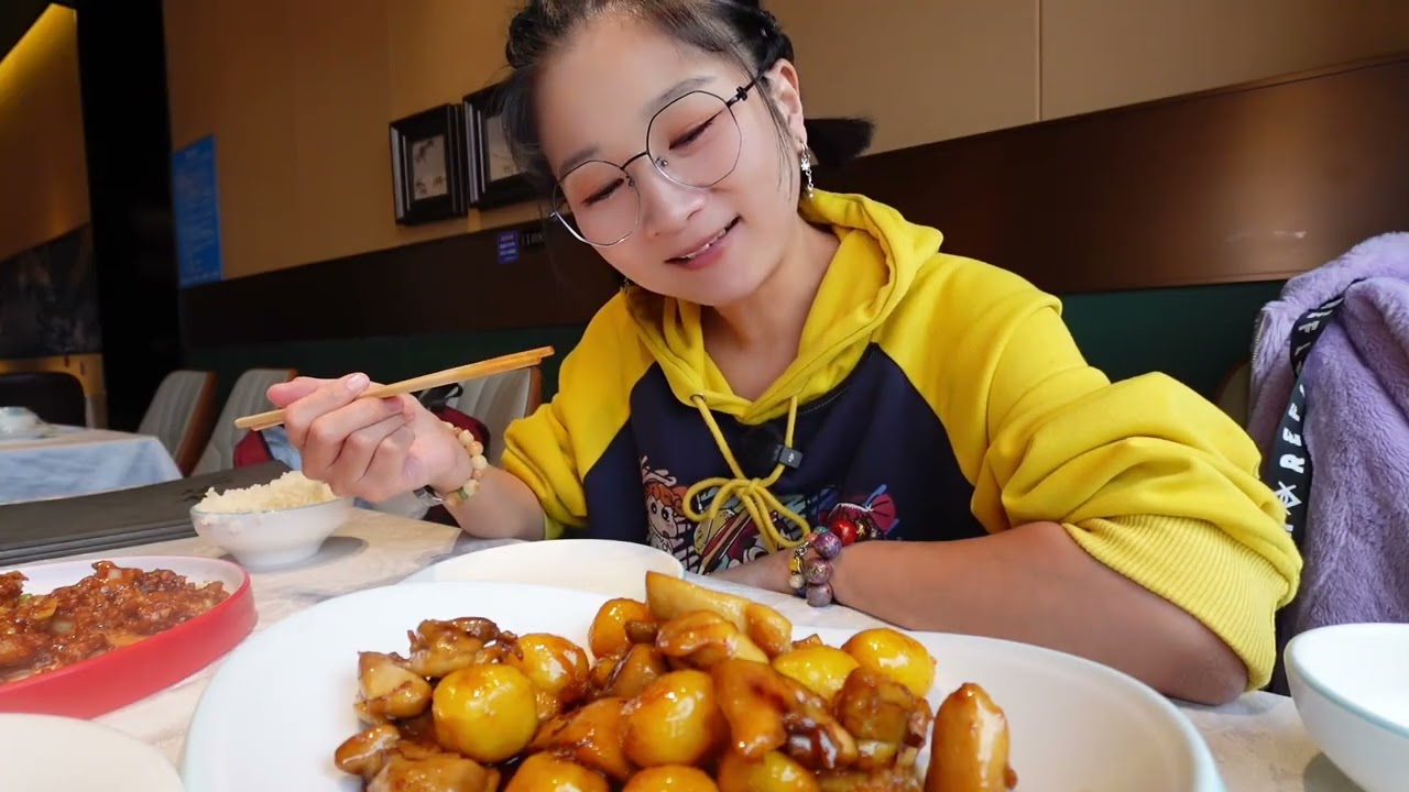 Tianjin Street Eats: Post-Spring Festival Delights & Pork Head Showdown