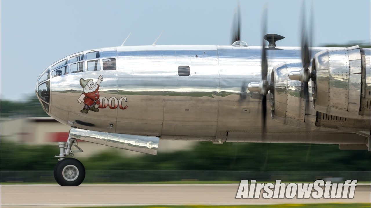 WWII Warbird Takeoffs and Flybys - Thunder Over Michigan 2018