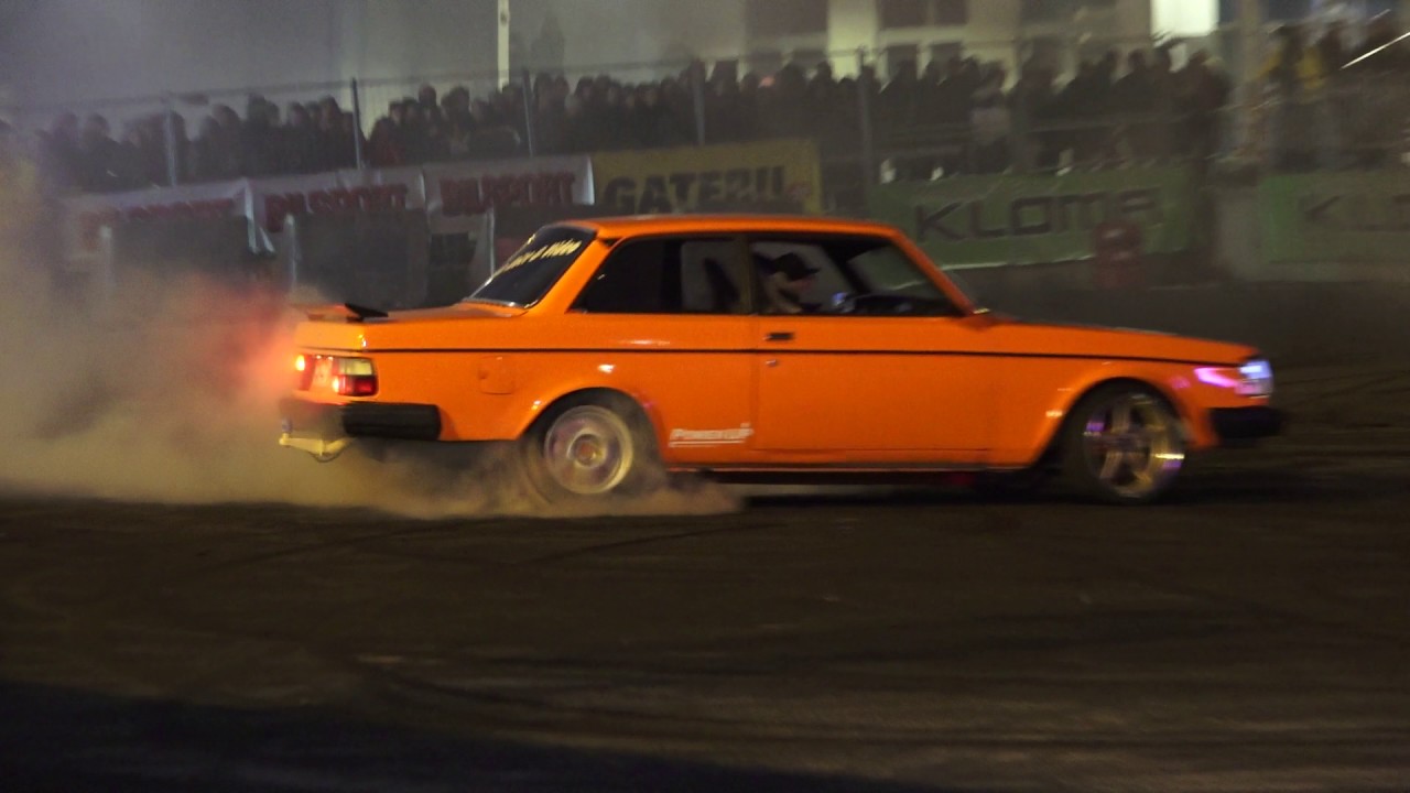 Volvo 240 weber burnout | blow up the tires