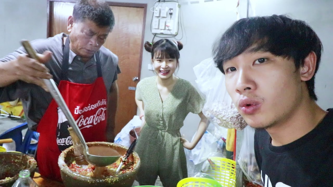 บุกร้านส้มตำโจ๊ะๆ ไม่เผ็ดไม่ขาย (หนีออกจากร้าน!! แกล้งลุงโจ๊ะๆ) นัท&ดาว