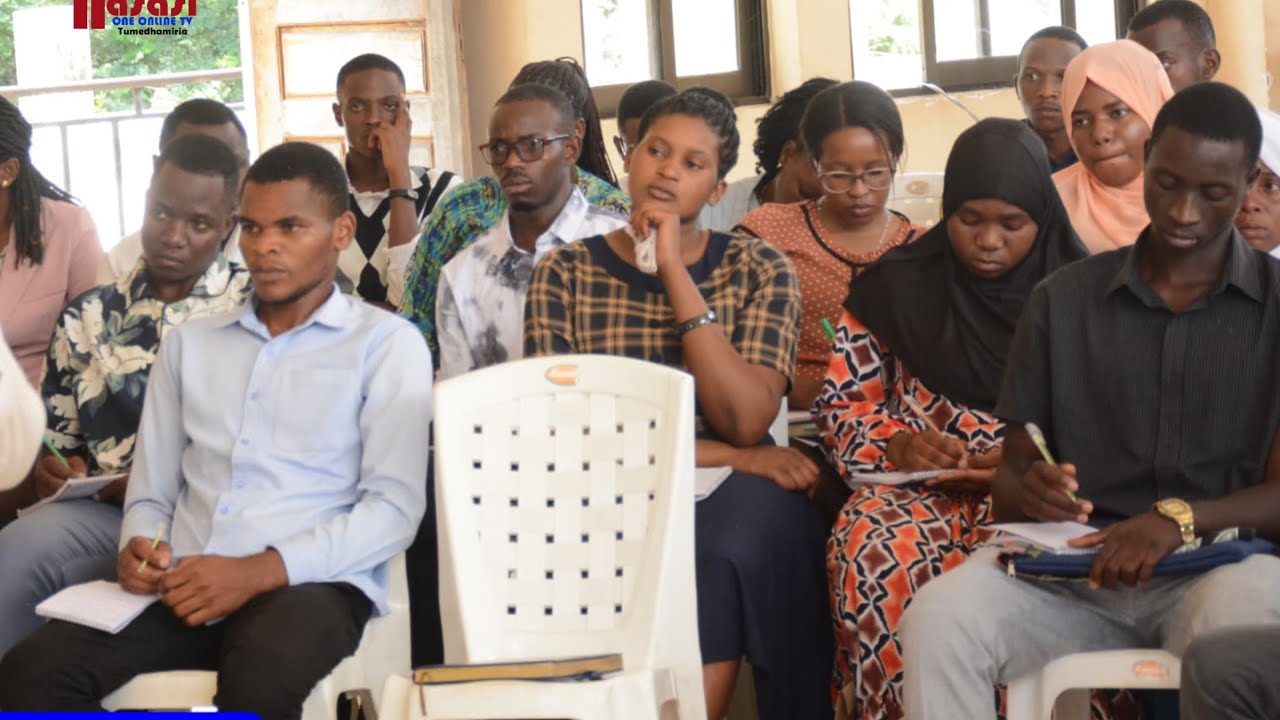 AJIRA MPYA WANOLEWA ILI WAKATOE HUDUMA BORA KWA WANANCHI 