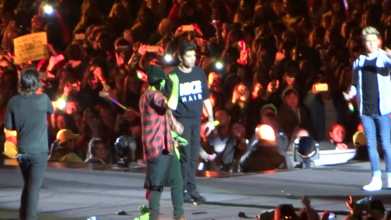 One Direction - Kiss You + Liam and Harry talking (Santiago, Chile 01/05)