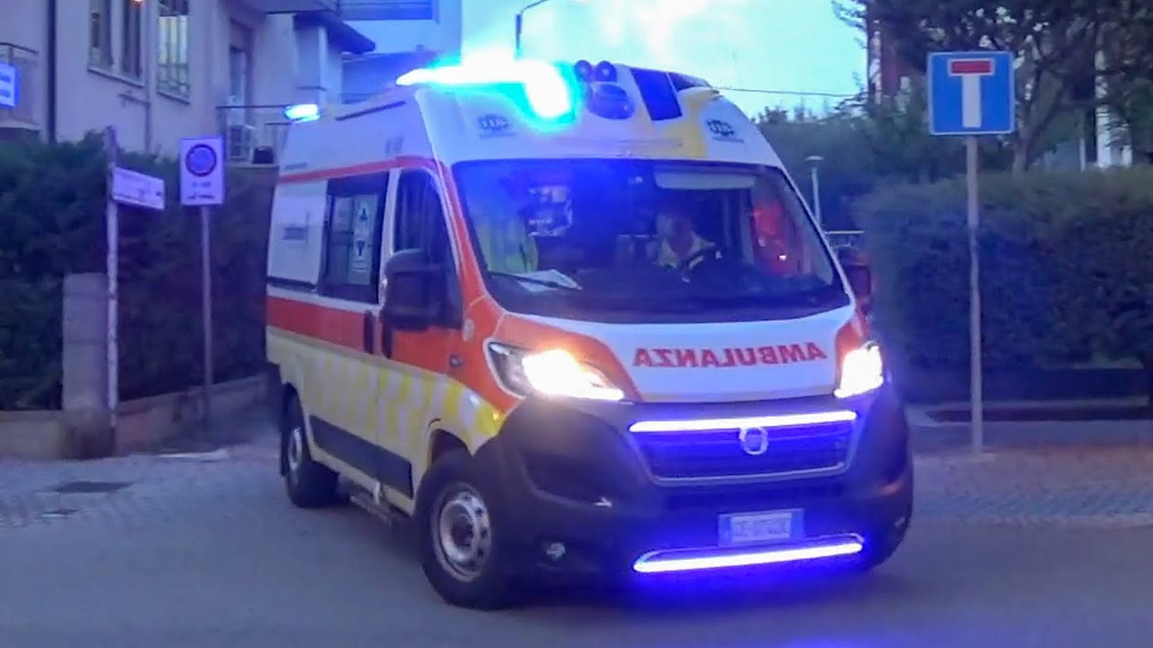 Ambulanza Castel Monte Onlus Jesolo - Ambulance responding code 3