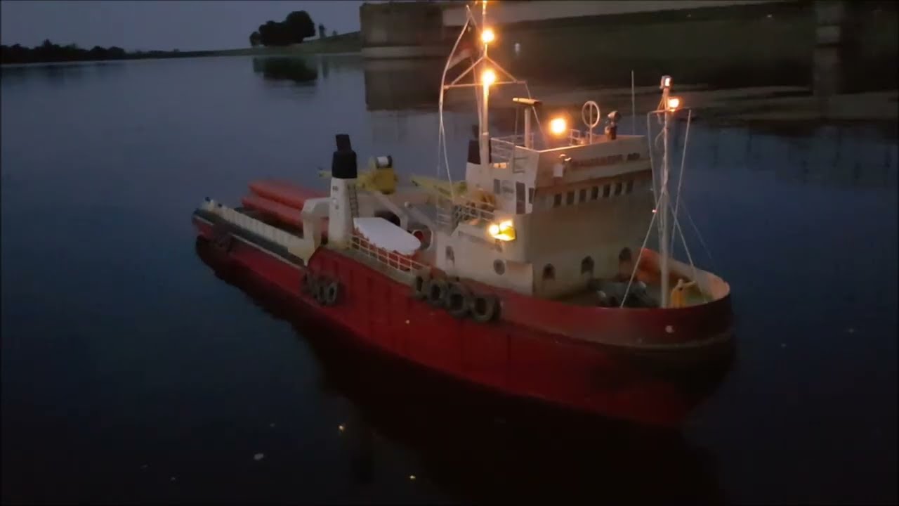 Rembertiturm Robbe r/c model boat