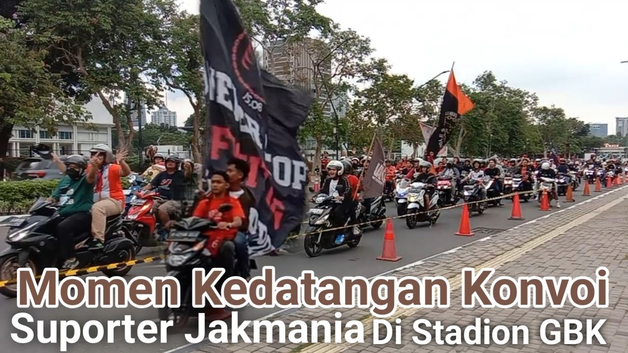 Momen Kedatangan Konvoi Suporter Jakmania Di Stadion GBK