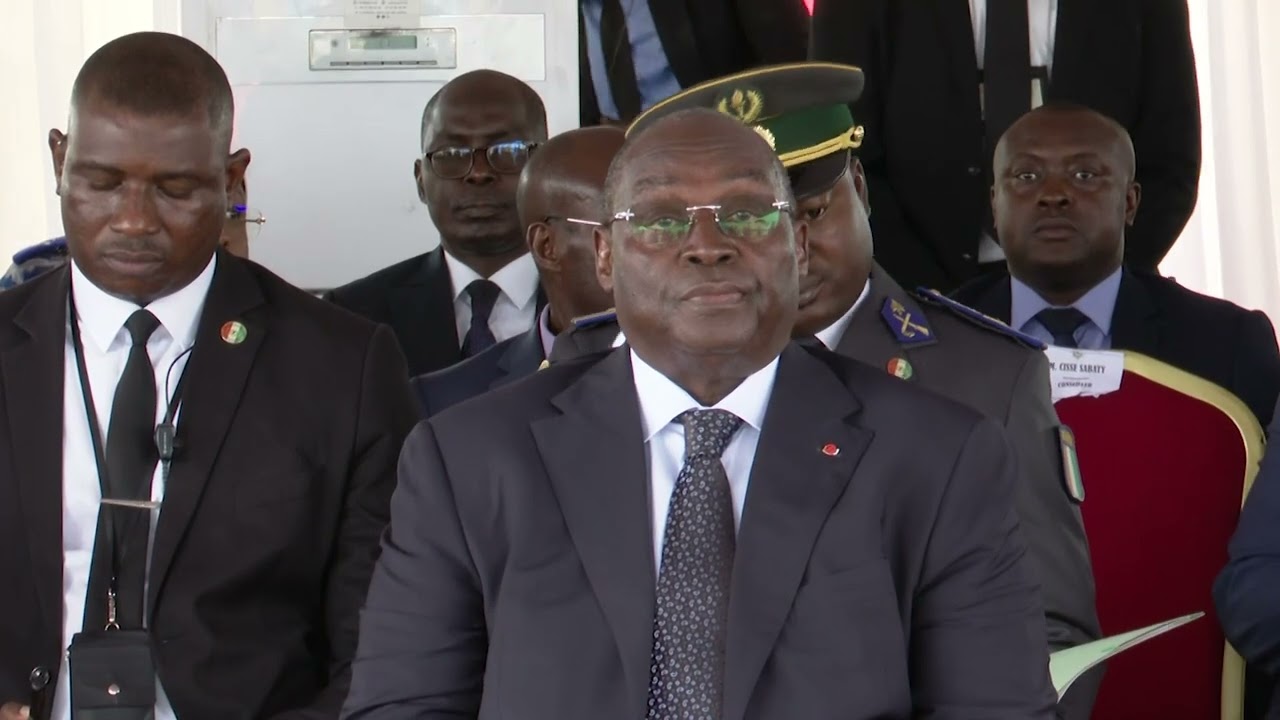 Baptême et remise d'épaulettes à 467 commissaires et officiers de police par Tiémoko Meyliet koné