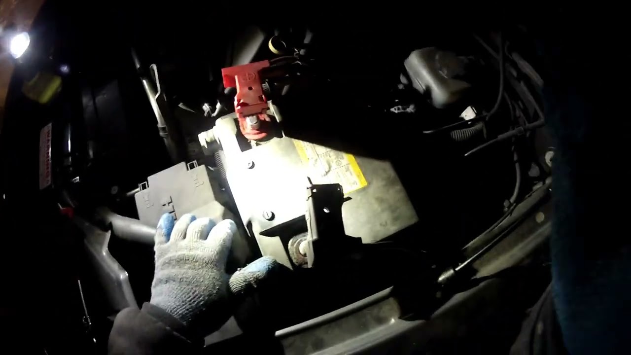 How to change a Hummer H3 Dead battery! in (-19 air temp. /w -32w.c.)