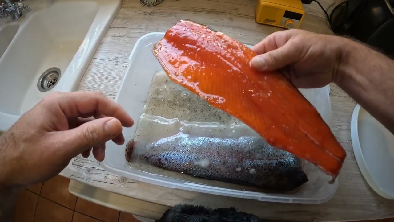 Вылов, разделка, засолка и холодное копчение для САМОЙ ВКУСНОЙ радужной форели @RiksFishing