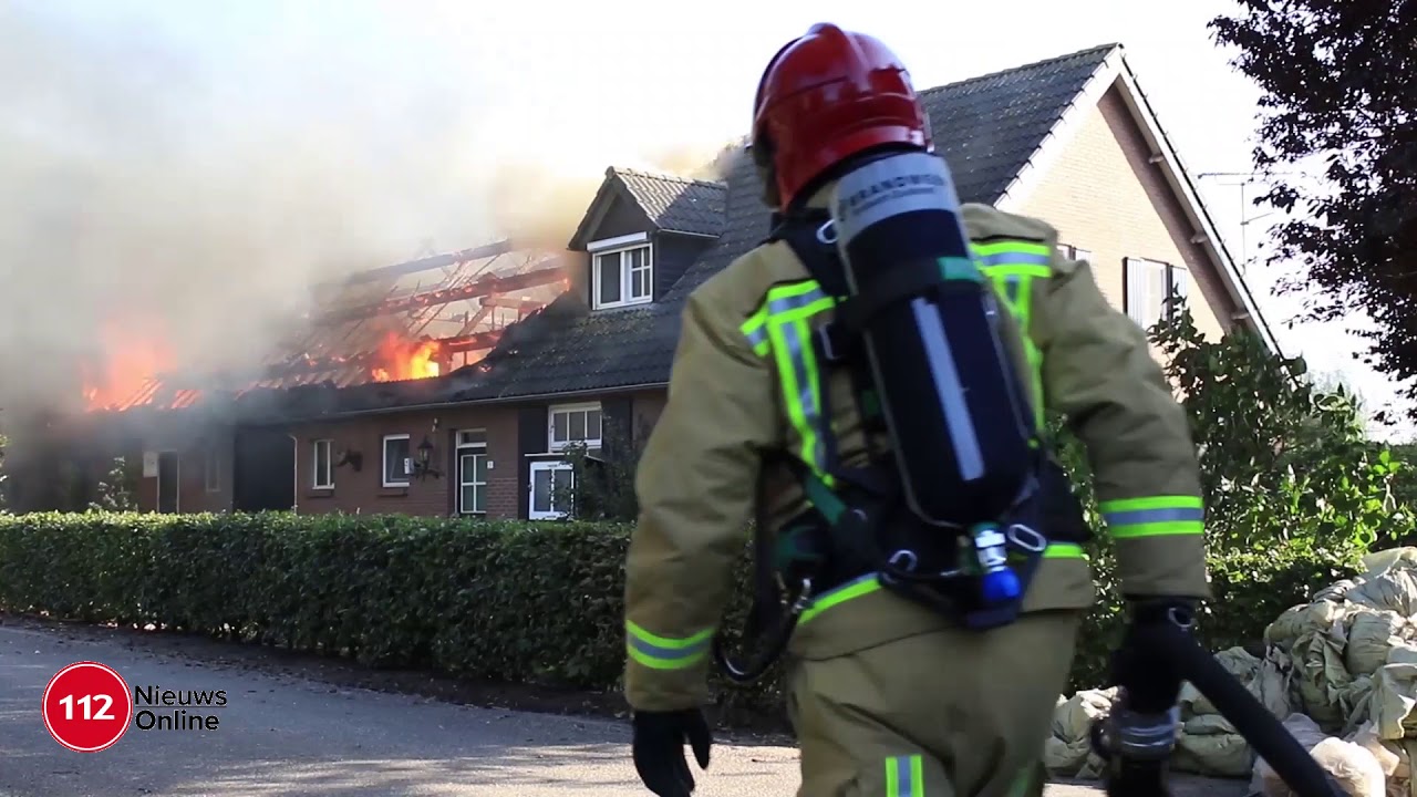Grote uitslaande brand in woonboerderij in De Mortel
