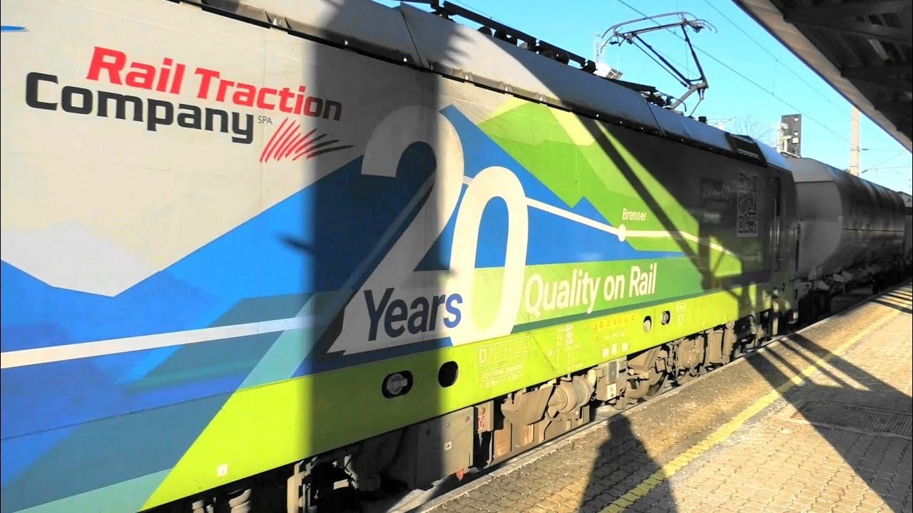 Jenbach: Lokomotion mit Zuckerzug, Vectron RTS Swietelsky 247 902 bei Verschubfahrt
