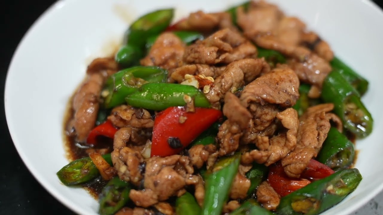 Stir fry pork with green chili