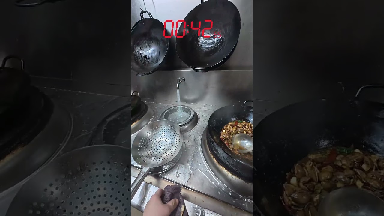 75 Seconds to Stir-Fry Clams Like a Chinese Chef!