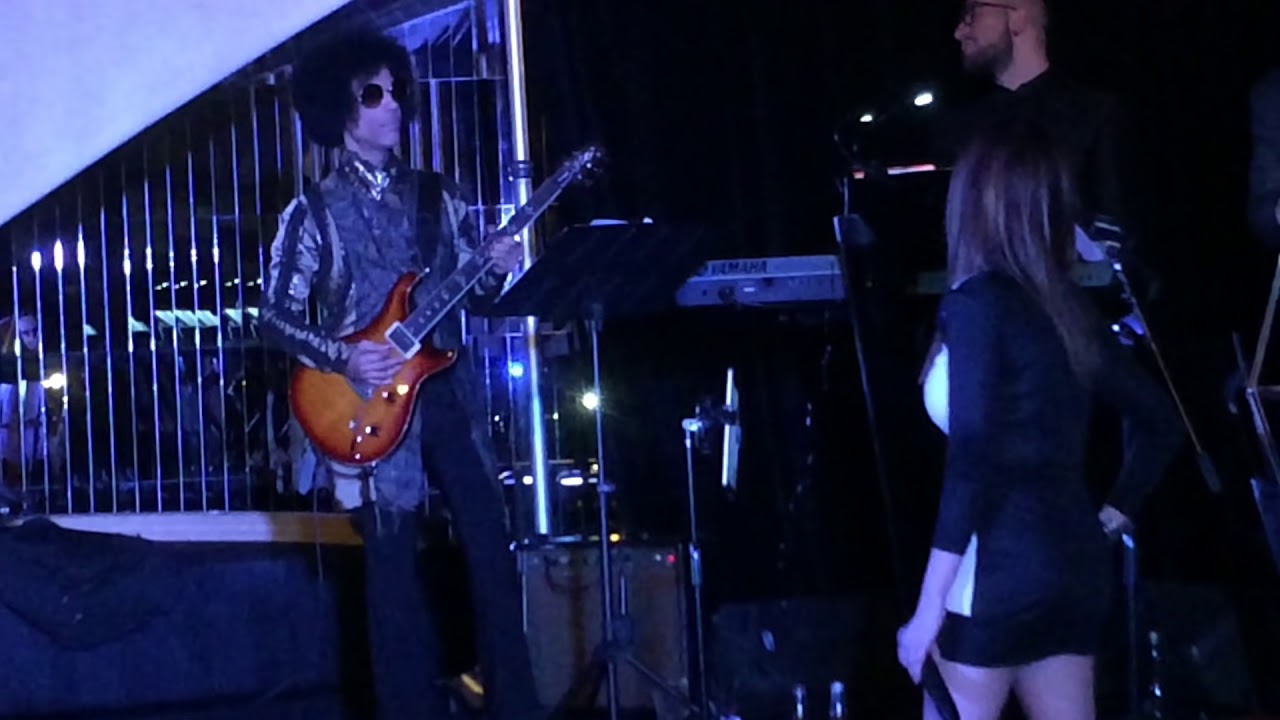 PRINCE jumps on stage with Nikki Leonti for a guitar solo