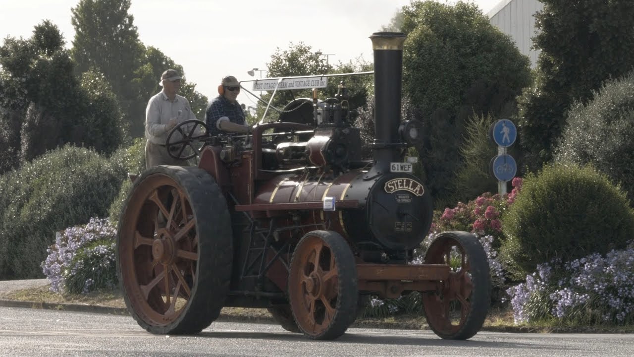 Traction Engines heading to the Street Parade at Edendale Crank Up 2025