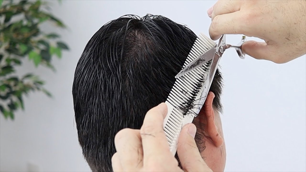 How to Cut Mens Hair with Scissors. Corte TODO NA TESOURA com Vitor Correia Barber