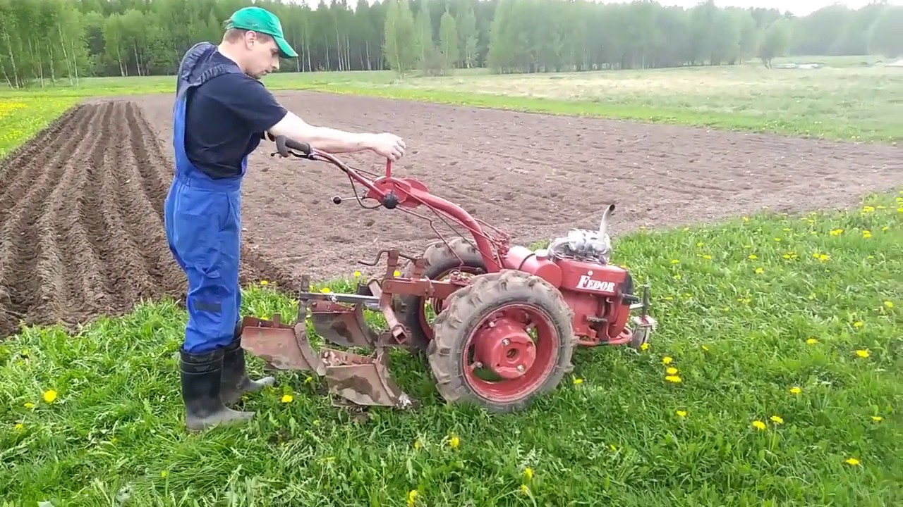 Посадка картошки под окучник, нарезка и закрытие борозд