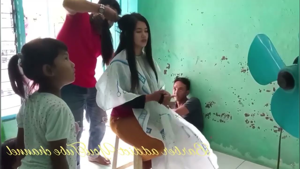 Mahmud cantik potong rambut sambil dilihatin suaminya takut di gundul mungkin 😁😁#1