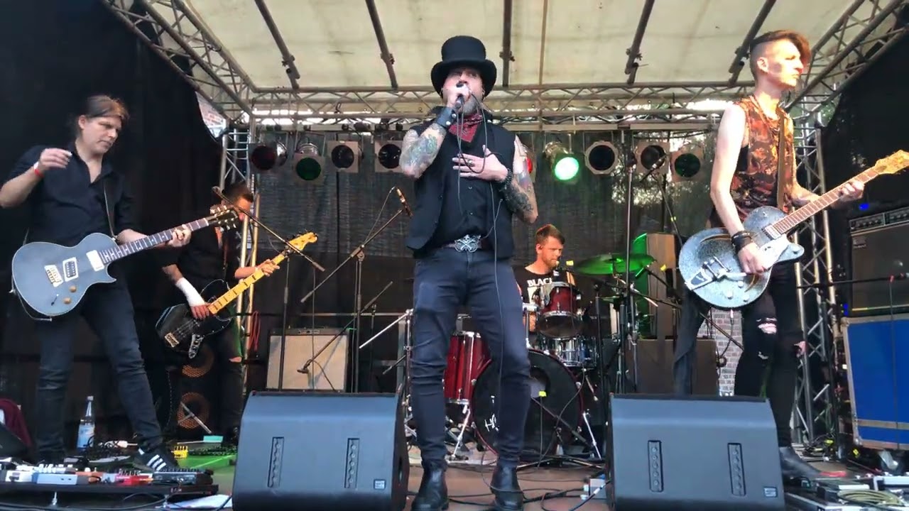 Second Halloween by Frank The Baptist live at 1. Fledermaustreffen Burg Vondern