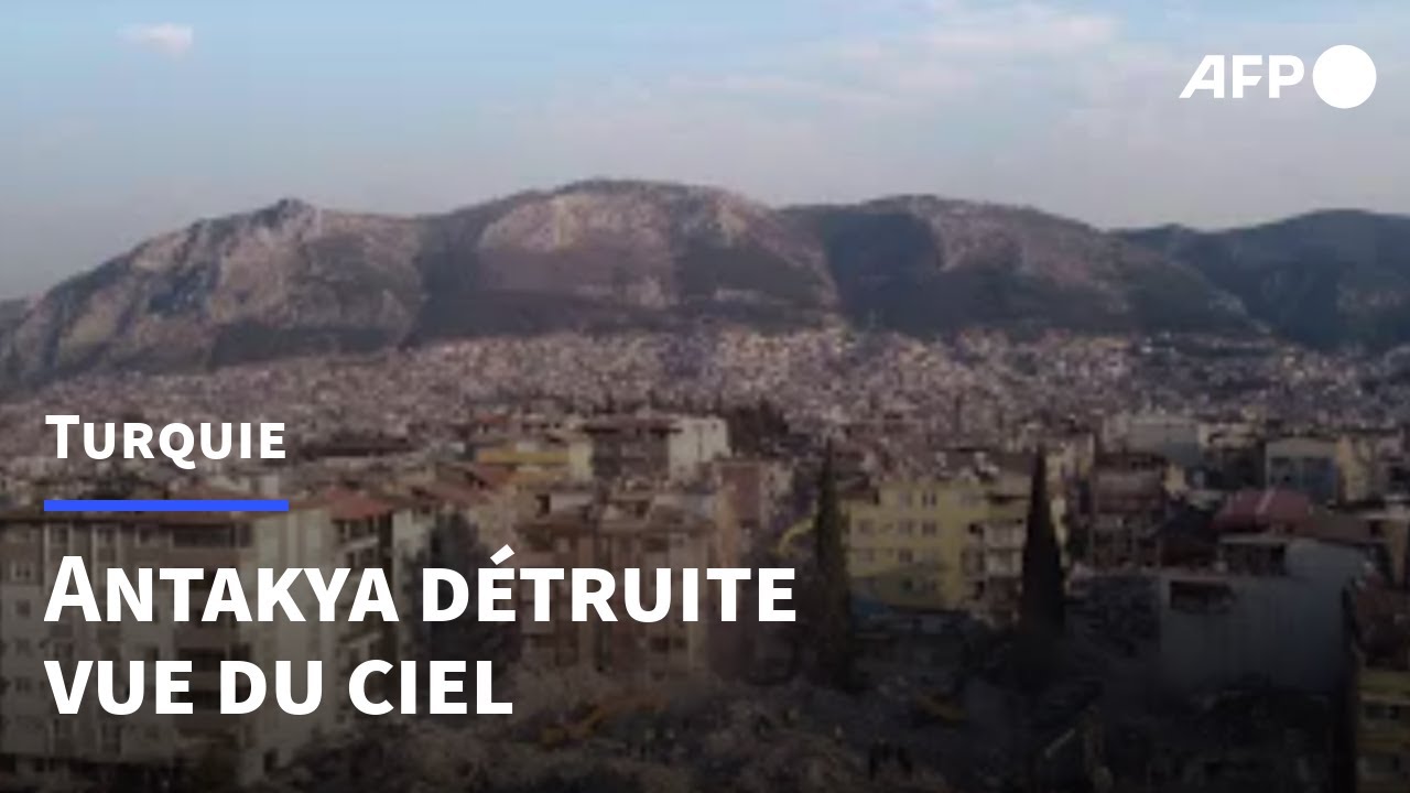 Vues aériennes des bâtiments ravagés par le séisme à Antakya, en Turquie | AFP