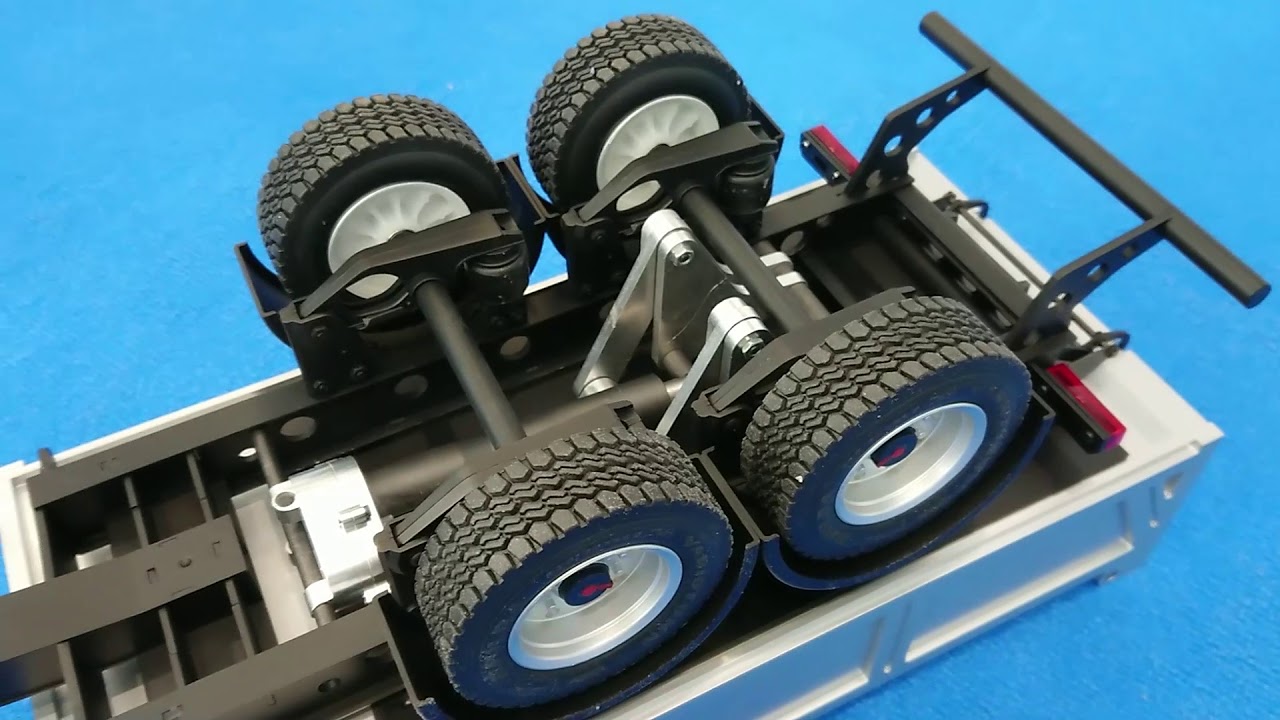 Carson 1/14 2 Achs Kipp Zentralanhänger gesehen auf der Spielwarenmesse Nürnberg