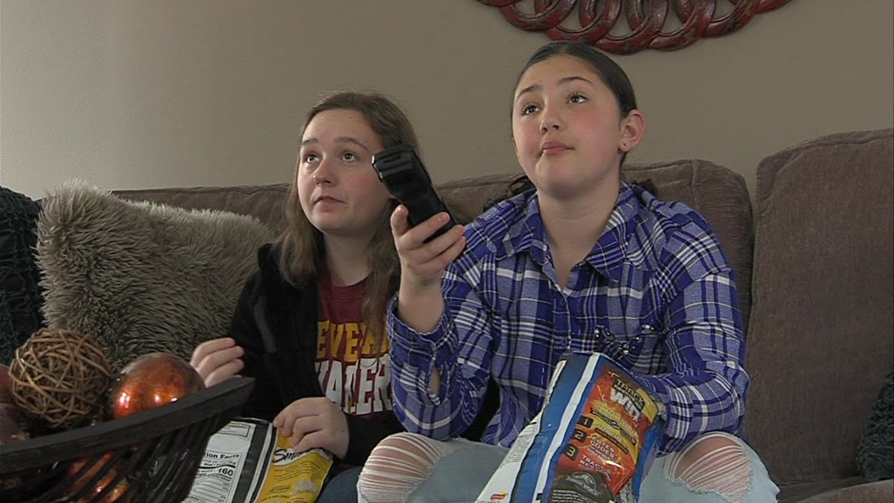 Word of caution: Binge watching can lead to binge eating