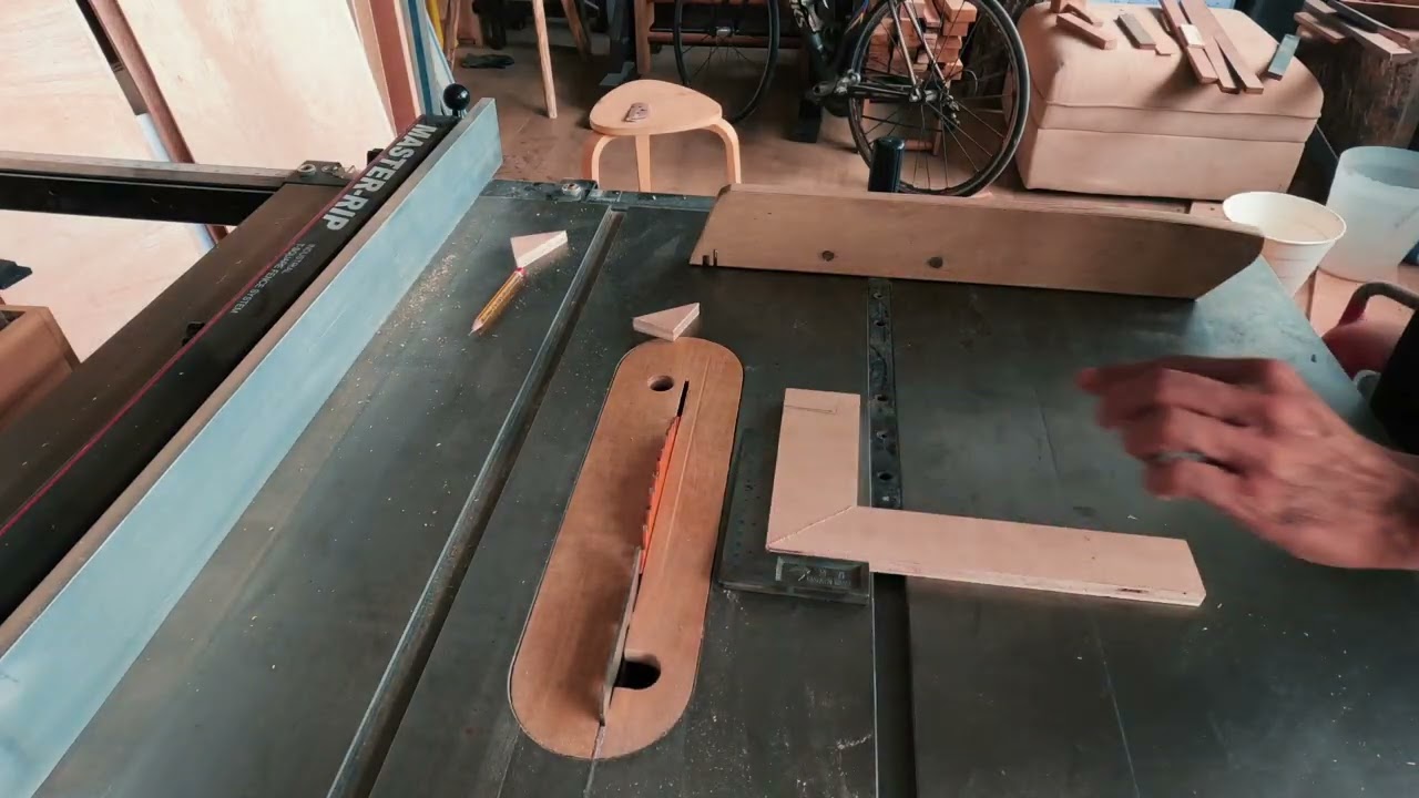 Miter angle with 2 different size planks using table saw 