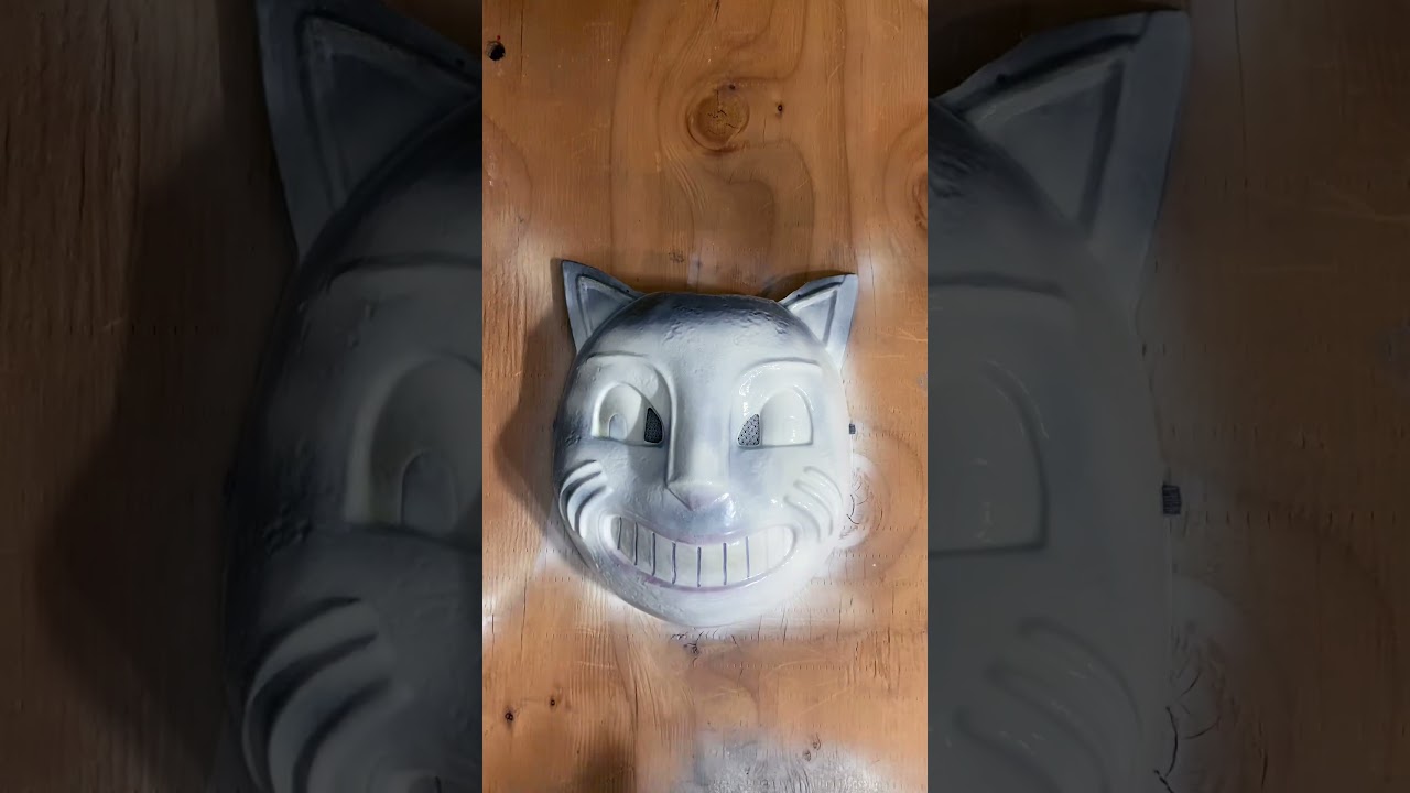 I repainted a Spirit Halloween Mask as Cartoon Cat! 💀🎨 #diy #painting #halloween #art #cat