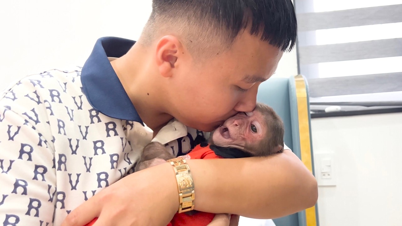 So Sweet! CUBIS Feels Better After Dad’s Loving Comfort