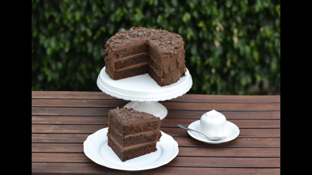 Devil's food cake. Layer cake. Repostería