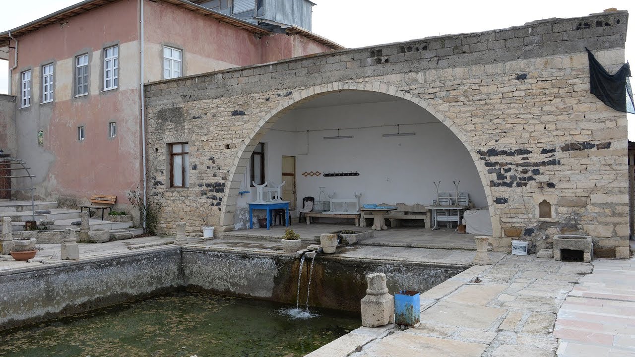 Depremin vurduğu Elazığ'da 708 yıllık konak, sapasağlam ayakta kaldı