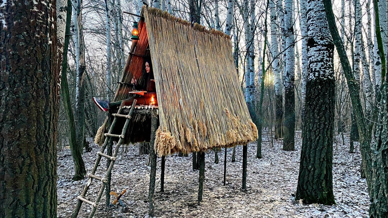 Строю БУШКРАФТ УКРЫТИЕ в лесу 2 дня | одиночный кемпинг девушки с ночевкой