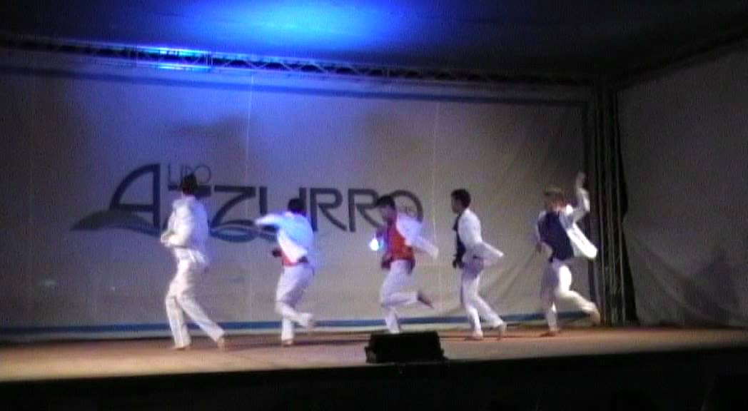 COREOGRAFIA SOMOS CUBANOS!!! LIDO AZZURRO 10/08/2011 avi