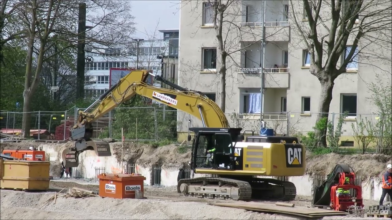 Bagger CAT 330 und Trägerbohlwand