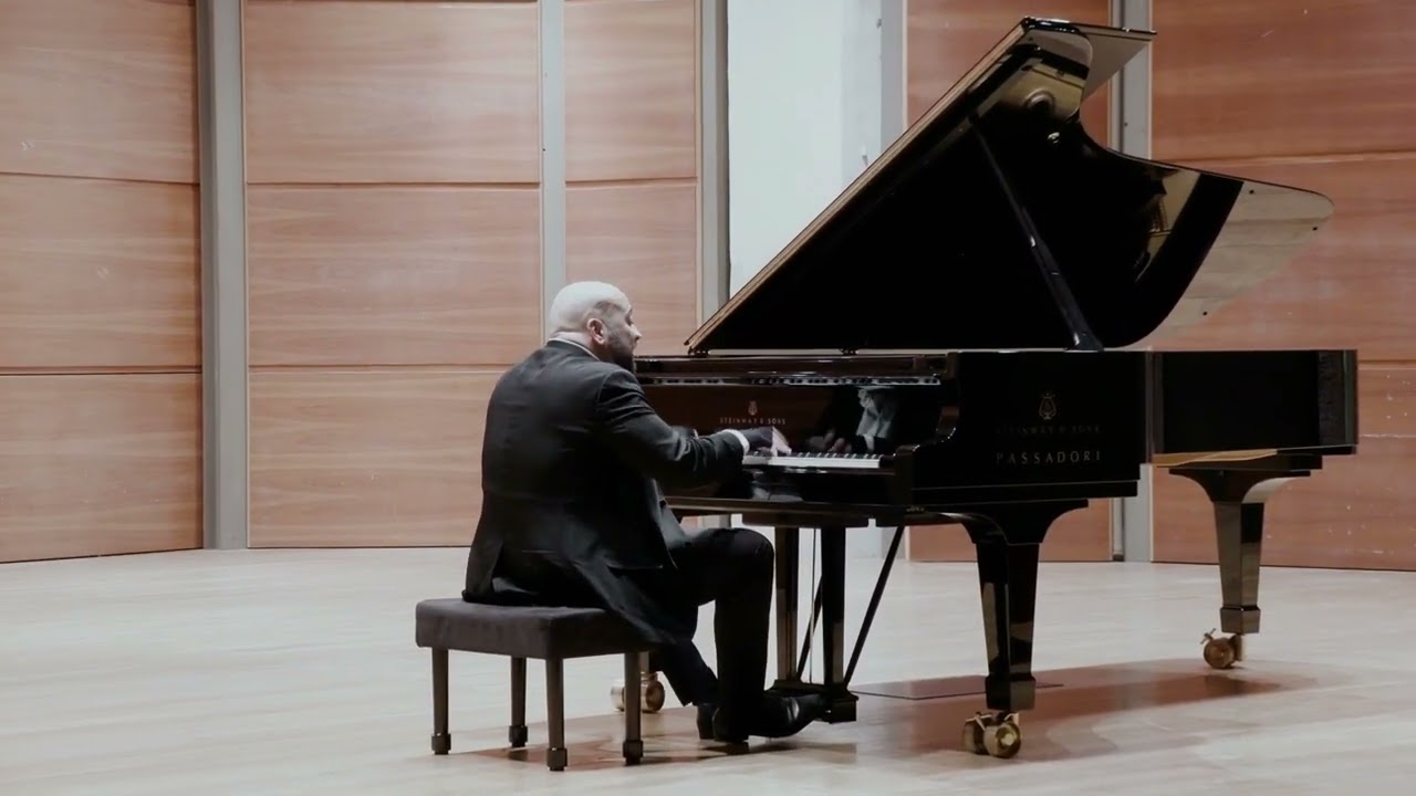Alessandro Deljavan - Haydn Piano Sonata in E-flat major, Hob. XVI/52: III. Finale: Presto