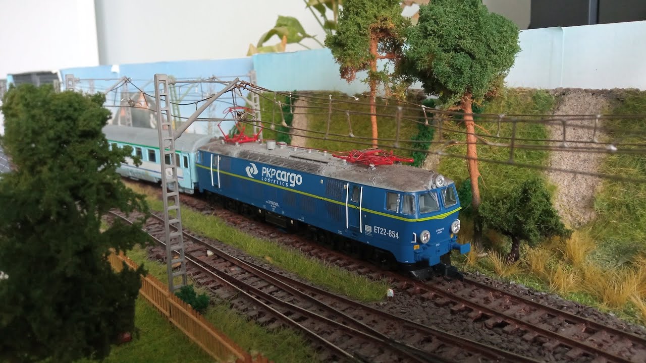 ET22-854 z IC Przemyślanin PKP H0