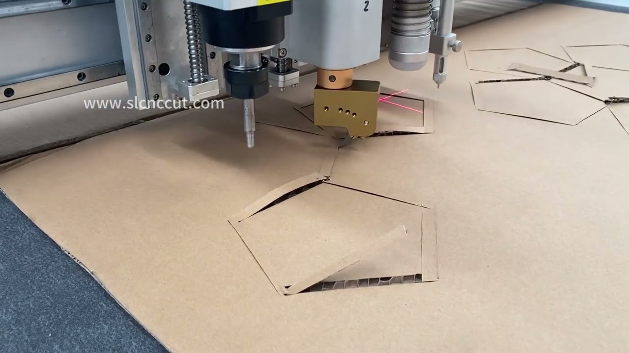 Corrugated Board Cutting by Oscillating Knife Cutter