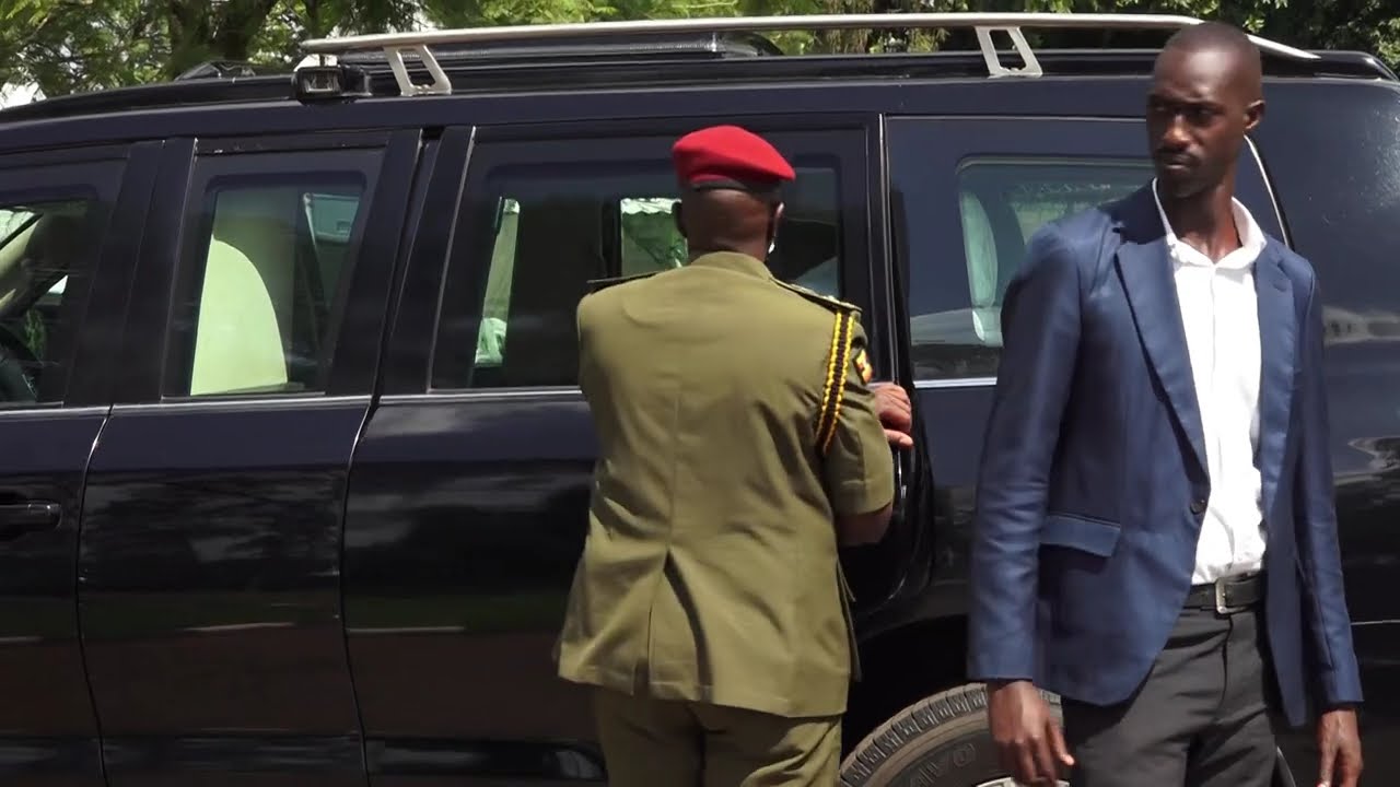 MUSEVENI'S CONVOY LEAVES BUNYORO KITARA KINGDOM