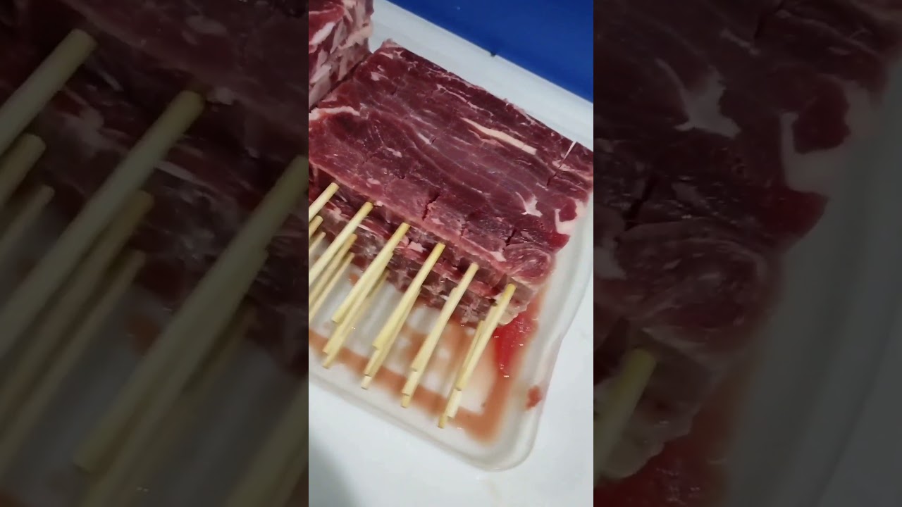 Espetinho de carne na formadora de espetos  #espetinho #espetinhodecarne #churrasco #espetinhos