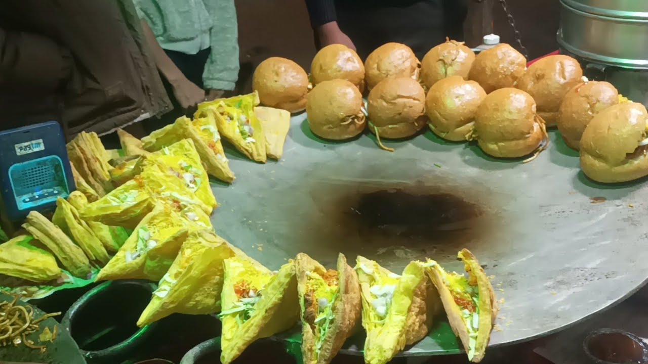 Men Selling चाउमीन, पेटीज, बर्गर and Fry Momo in just 20 Rs