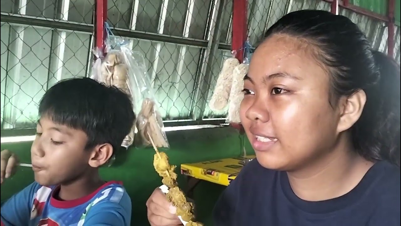 Enaknya makan soto 😀😀tau2 cah ganteng minta foto bersama Bu Lisa walikota banjarbaru 👍👍
