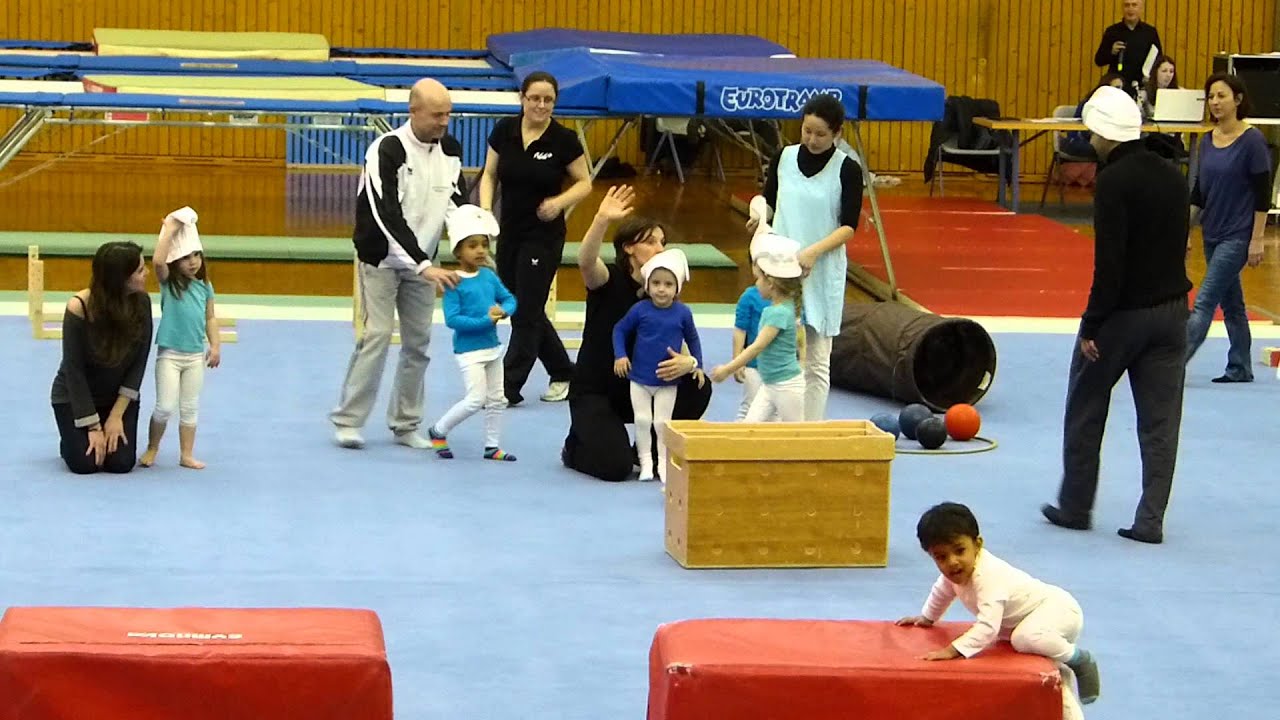 1 Le Pays des Schtroumpfs (extrait) - Les p'tits gyms (Eric, Manu)