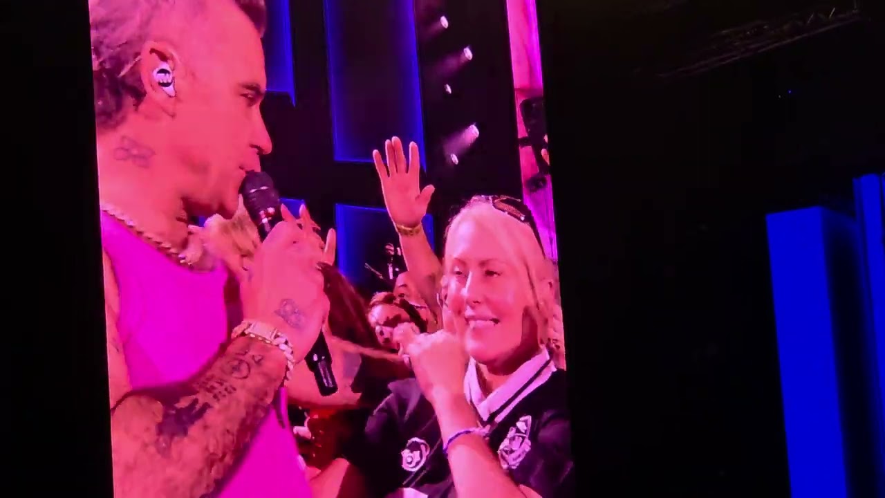 Robbie Williams, band introductions / She's the one,  Dublin Croke Park, 23 August 2025