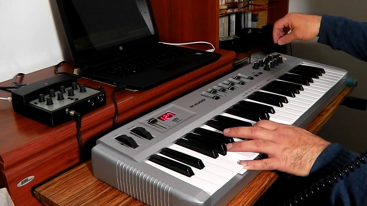 Novation NIO24 M-Audio Radium 49 SOLO US7 Superteclados.com