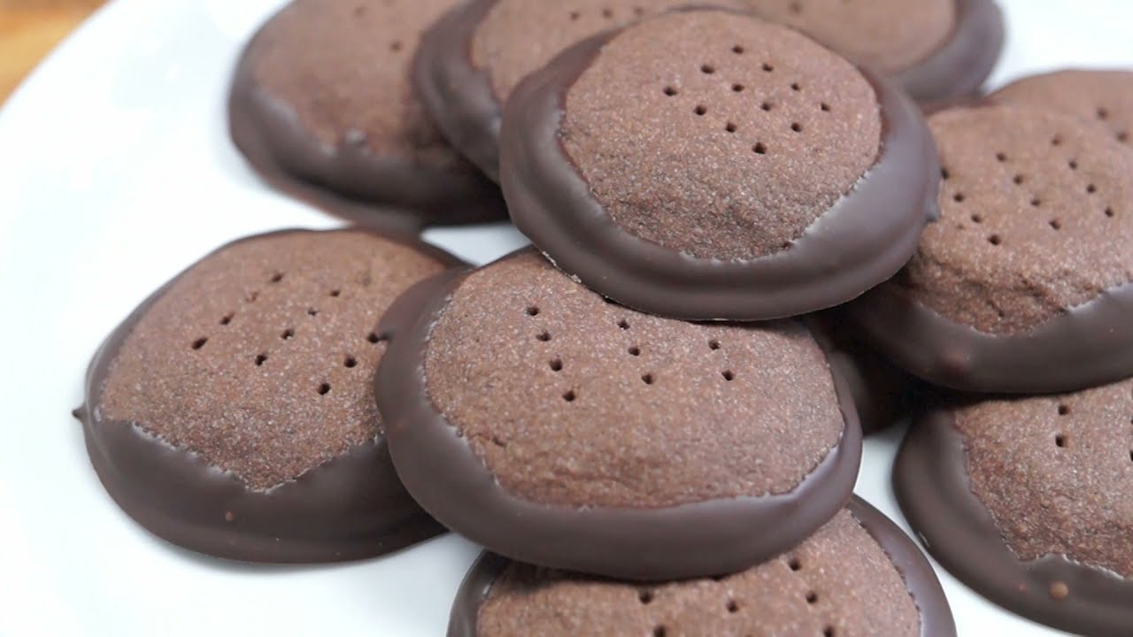 Schoko-Marzipan-Plätzchen | Schokoladenkekse mit Marzipanfüllung und Schokorand  -  vegan